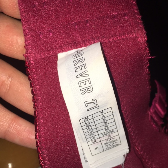 Red lace bra - Picture 3 of 3